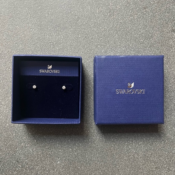 SWAROVSKI STILLA ATTRACT STUD EARRINGS - Picture 2 of 4